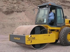 Mini Vibrating Roller Compactor GYD102J Hydraulic 10 Ton Untuk Pembangunan Jalan Pemerintah